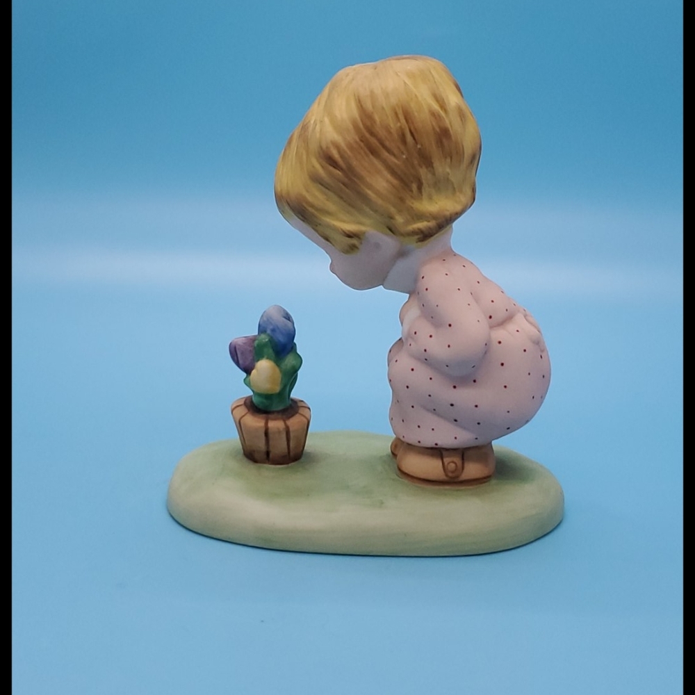 VINTAGE BETSEY CLARK 1979 girl and tulips Hallmark Little Gallery Keepsake - Picture 7 of 9
